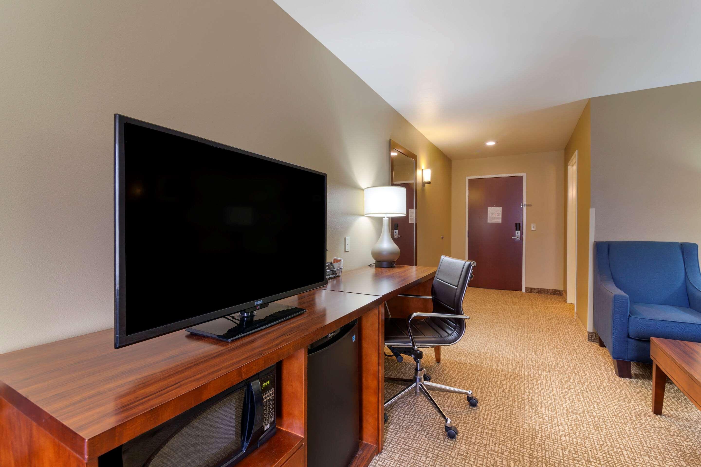 Comfort Inn & Suites Mandan - Bismarck Exterior foto
